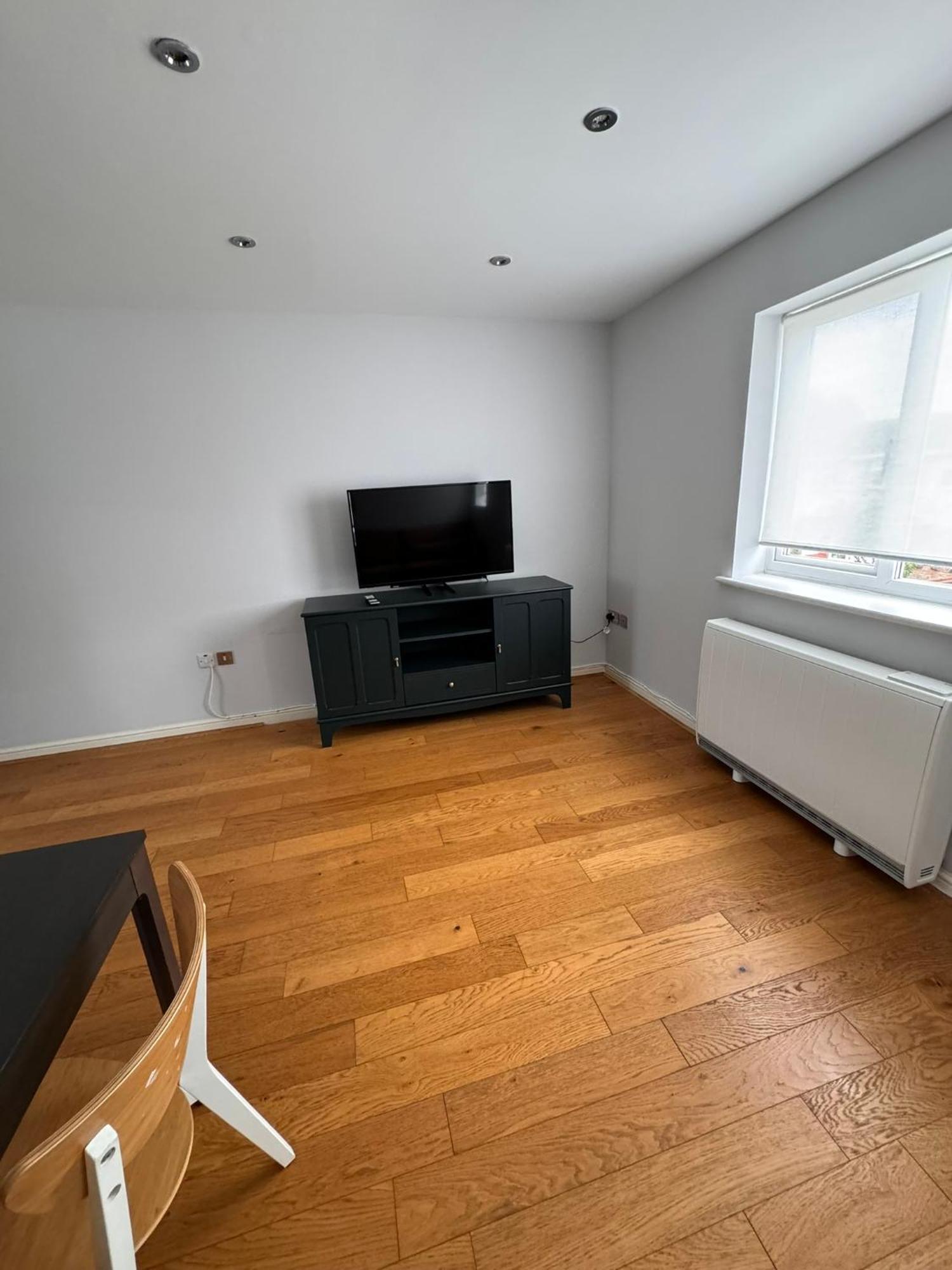 2-bedroom Flat Walking Distance To Excel - Perfect Location! Appartement